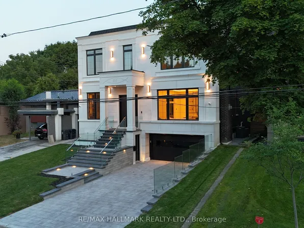 215 Northwood Dr, Toronto, ON M2M 2K5