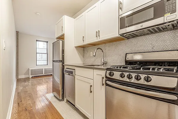 Rented by Dixon Advisory USA Inc. | media 4