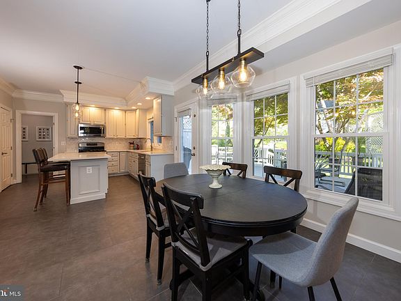 4th image of 8644 Oak Chase Cir
