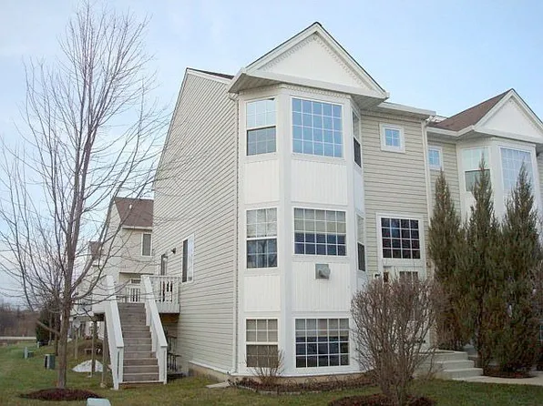 212 Hidden Creek Ln, North Aurora, IL 60542