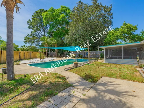 10 Lake Lorraine Cir, Shalimar, FL 32579