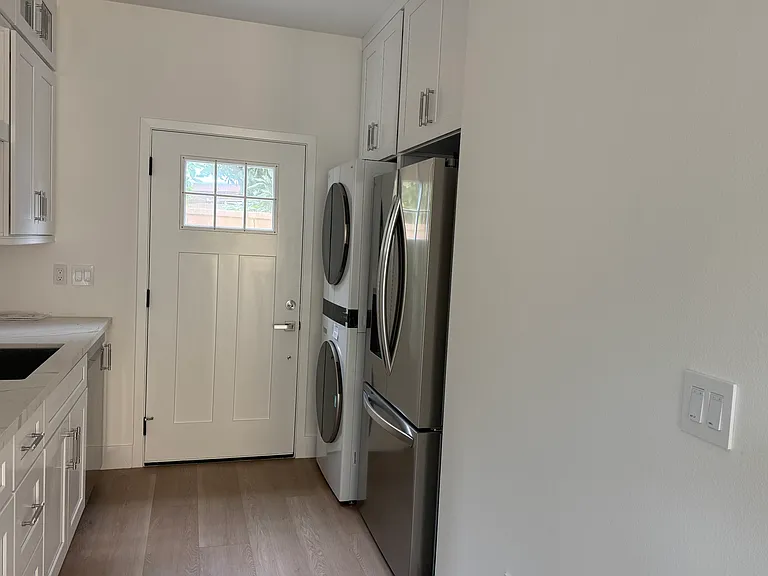 612 1/2 Sylvan St S — Photo 10