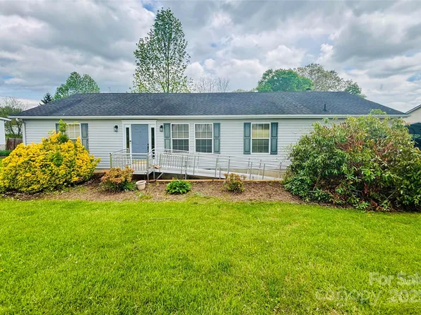 16 English Oaks Dr, Candler, NC 28715