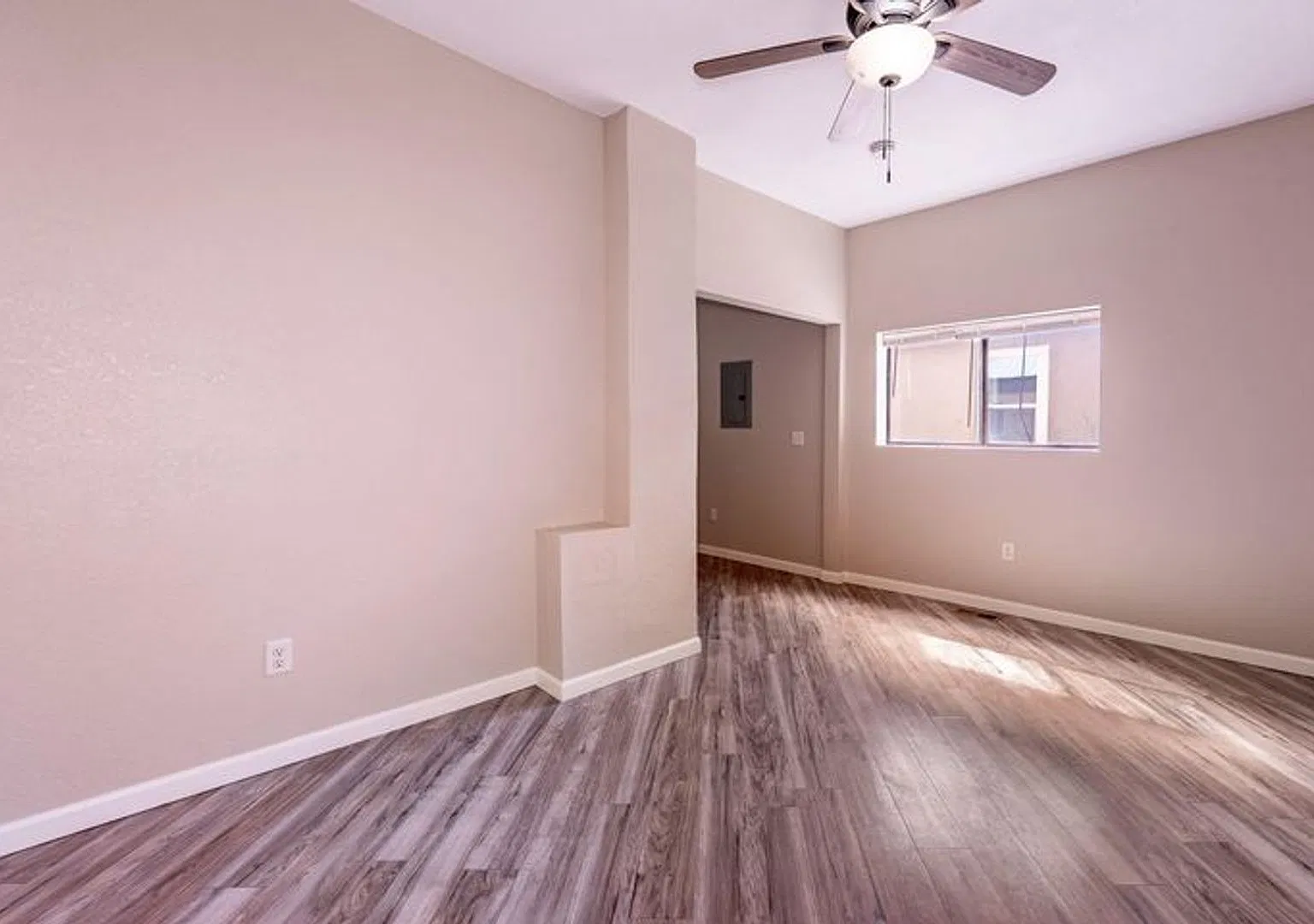 Cute 2 Bed Home walking distance to College and Downtown — Photo 4