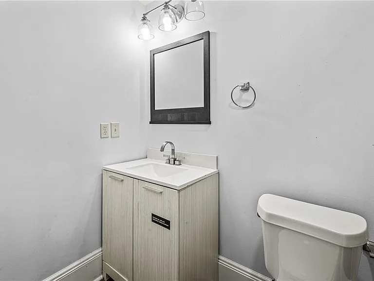 S Elizabeth Pl NW — Photo 10