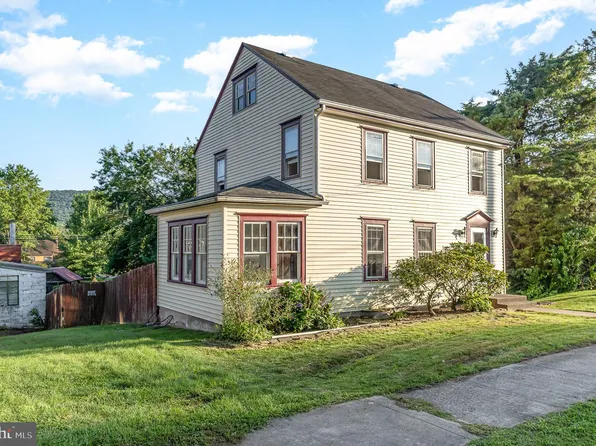 548 Center St, Millersburg, PA 17061