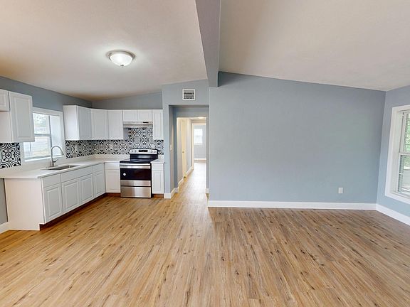 4th image of 1028 S Park Ave