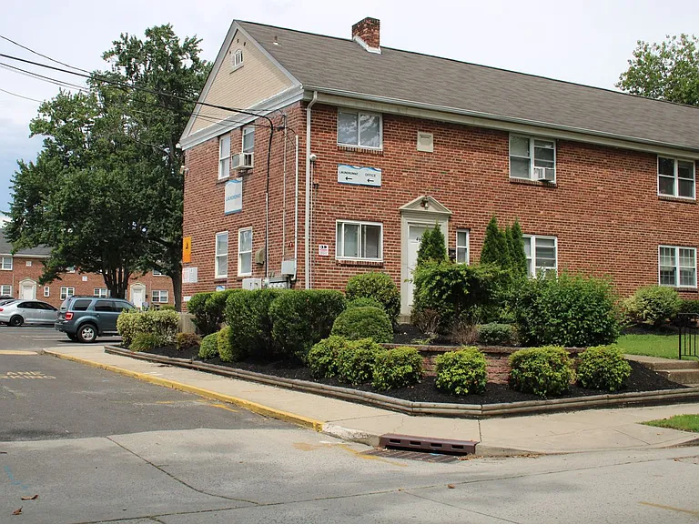 Penn Gardens Apartments — Photo 9