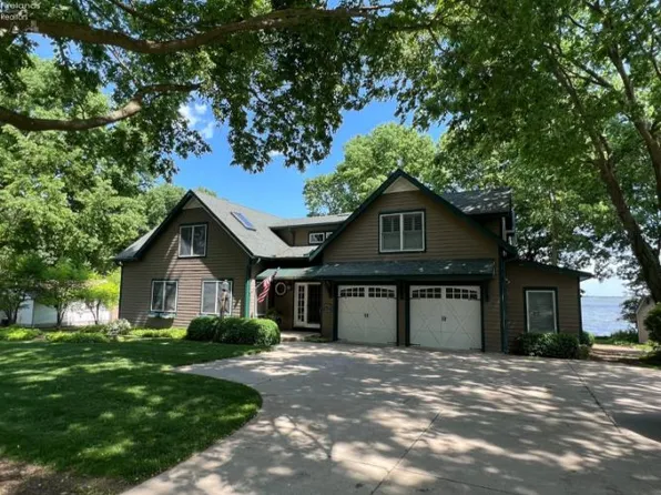 4530 S Memorial Shoreway Dr, Lakeside Marblehead, OH 43440