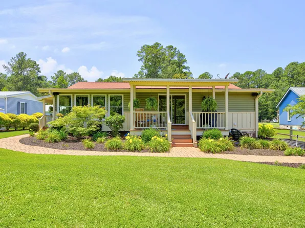 1190 Gin Pond Dr, Summerton, SC 29148