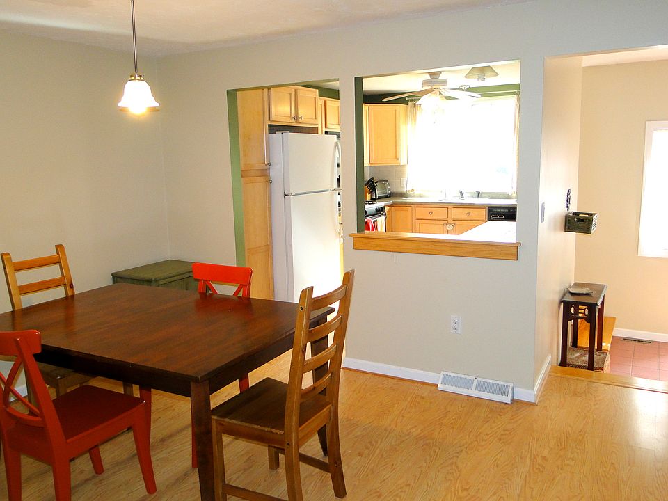 1st image of 7 Gaslight Ln