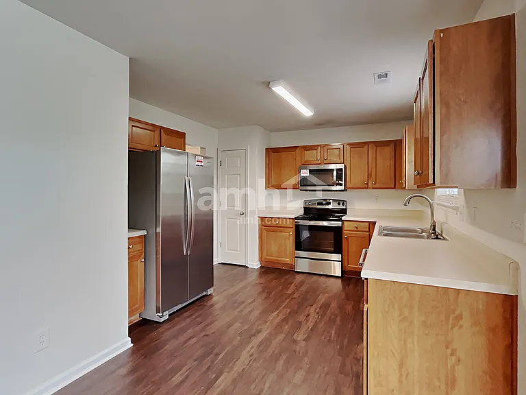 194 Madelia Pl — Photo 3