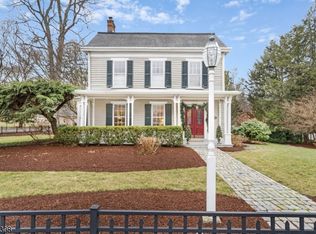 17 Hilltop Rd, Mendham, NJ 07945