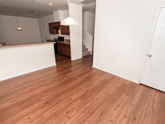 5th image of 19 Leisure Shore Ct