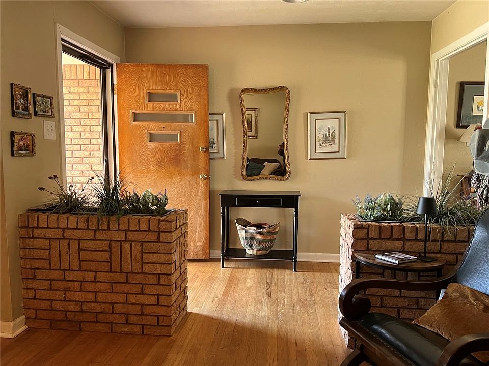 1st image of 904 Finch Ave