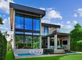 2051 N Bay Rd, Miami Beach, FL 33140