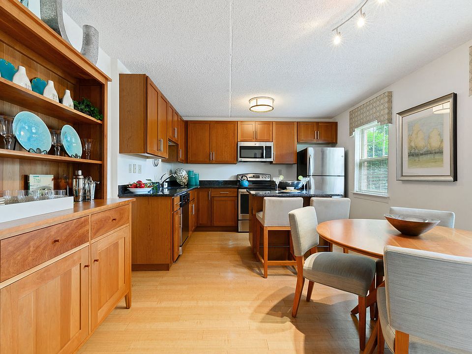 Deluxe Tahoe Kitchen & Dining