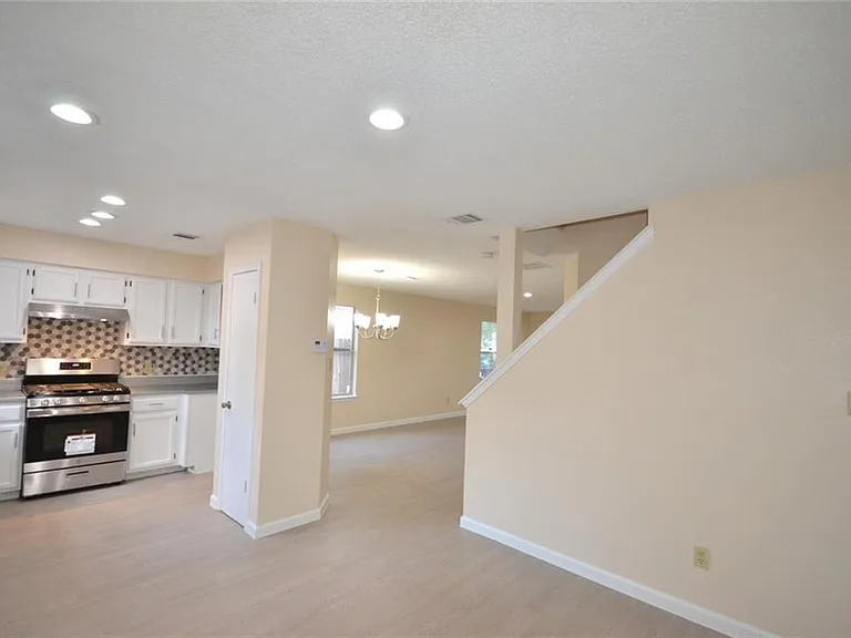 13903 Lothian Dr — Photo 6