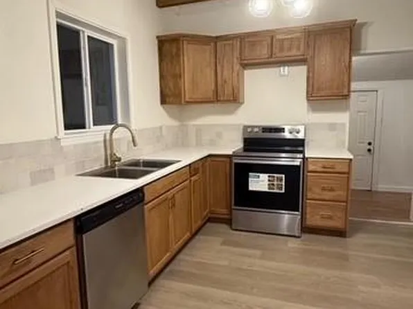 719 W Olive St, Bolivar, MO 65613