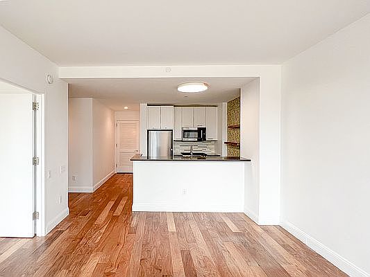 1st image of 4214 Crescent St #5A