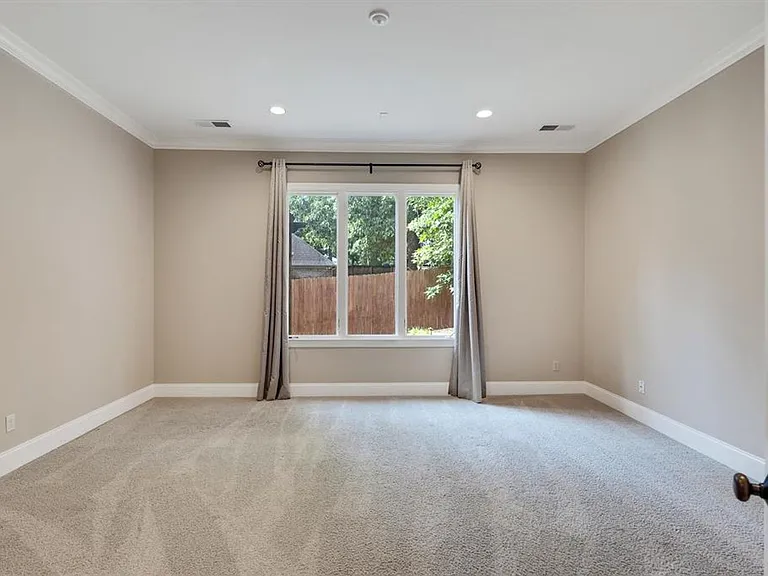 6597 Heronswood Cv — Photo 12