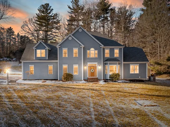 3 Hickory Dr, Medway, MA 02053