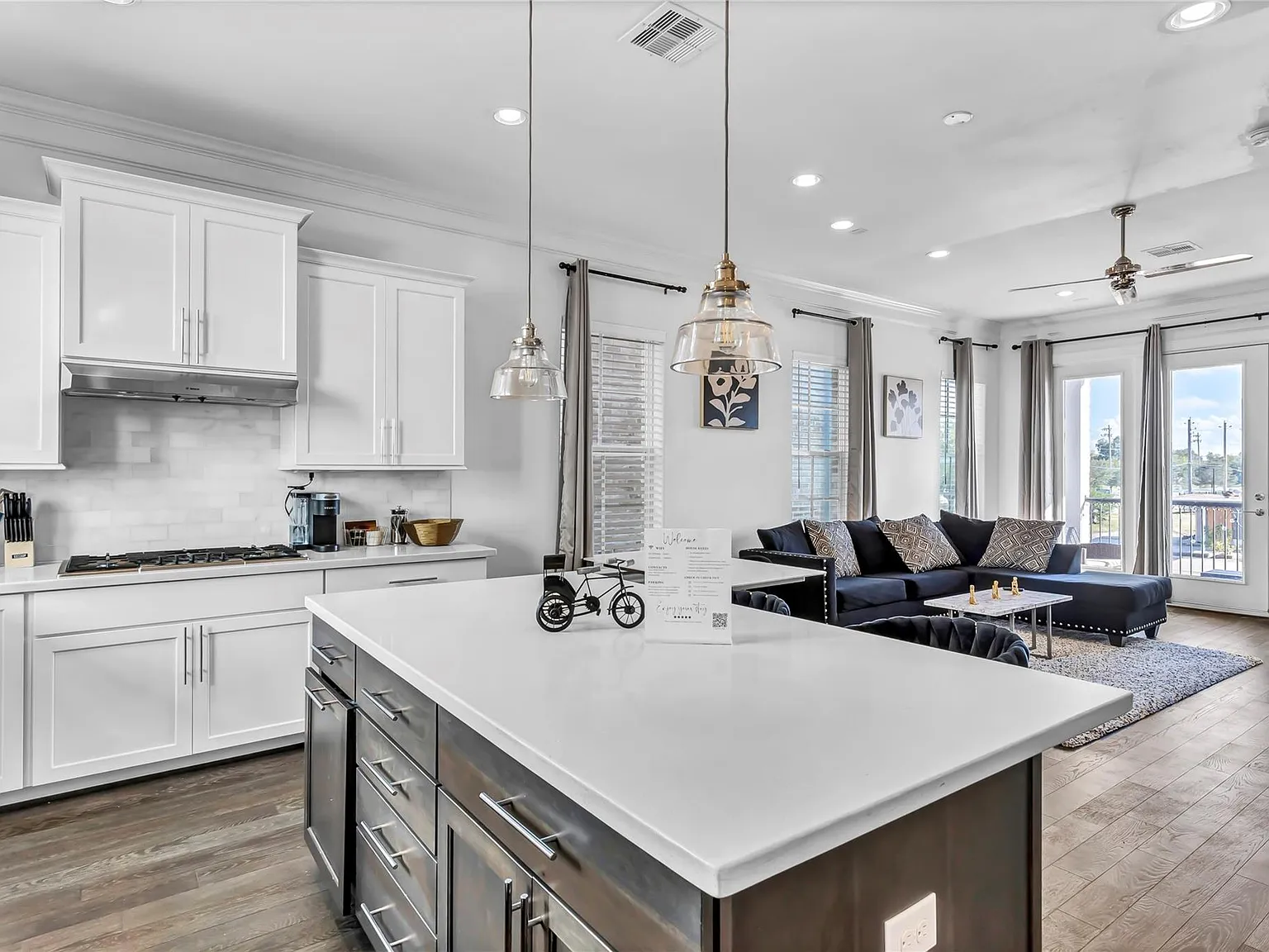 3 bed, 3.5 bath, 1955 sqft, $2,700 — Photo 1