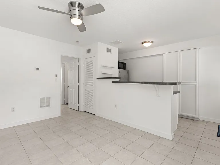 509 Highland Ave — Photo 2