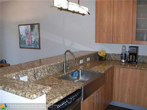 3rd image of 2631 NE 14th Ave APT 318
