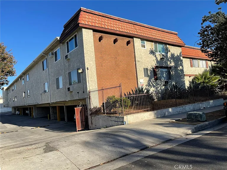 8800 Cedros Ave #111 — Photo 19