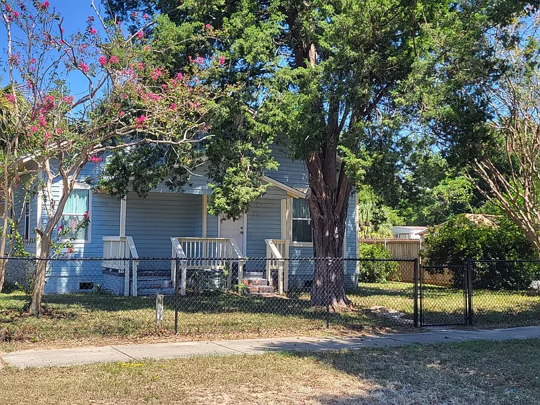 210 E Texar Dr — Photo 9