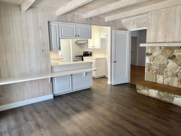 5th image of 876 E Cypress Ave