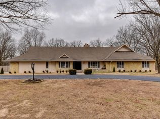 2027 S Spring Dr, Springfield, MO 65809