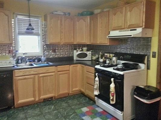 3rd image of 842 Woodway Ln