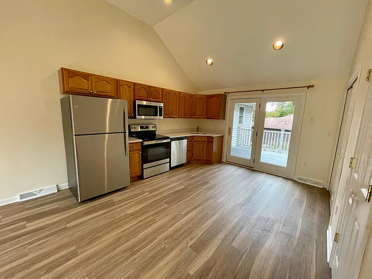 7 Prospect Ave #R — Photo 3