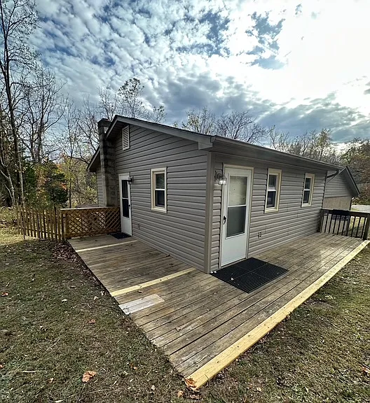 940 Jennelle Rd — Photo 2