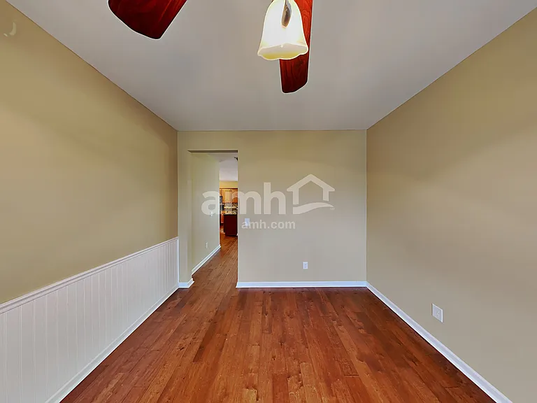 1012 Flaxton St — Photo 5