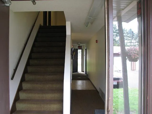 718 E Maryland St — Photo 2