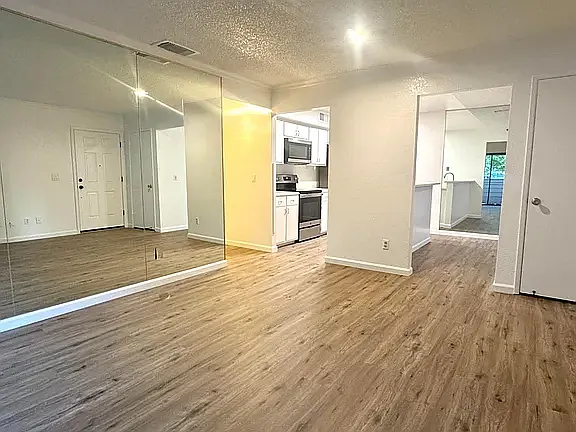 650 Del Verde Cir #6 — Photo 4