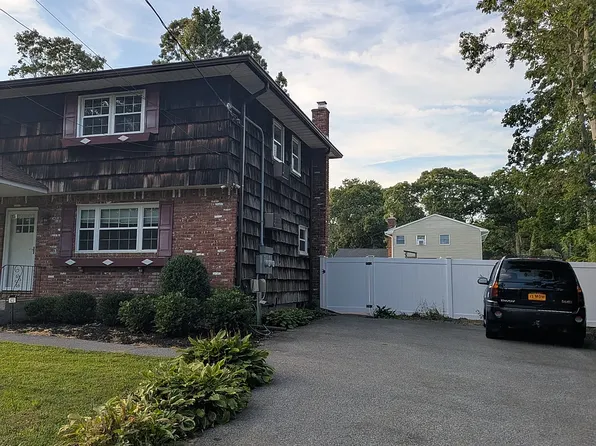 (undisclosed Address), Holbrook, NY 11741