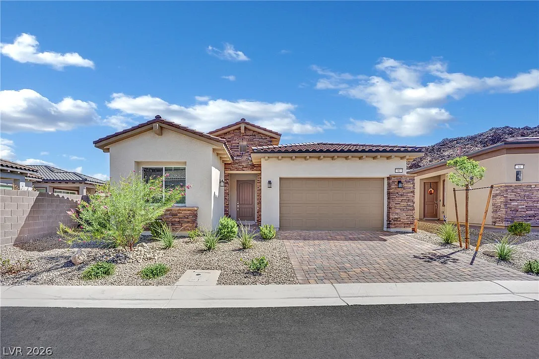 3 bed, 2.5 bath, 2296 sqft, $2,850 — Photo 1