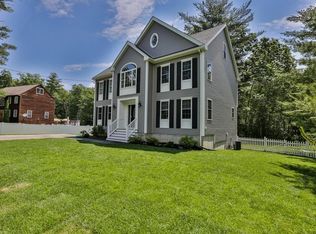 32 Seabrook Rd, Salisbury, MA 01952