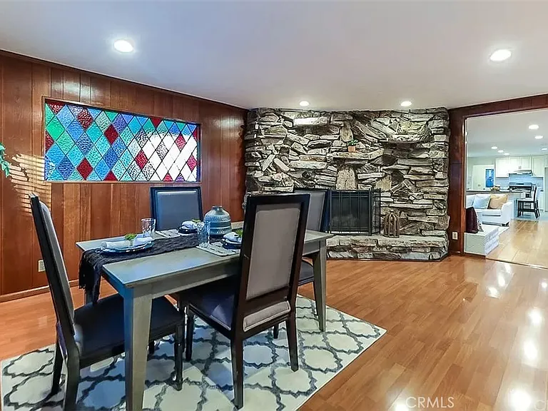 584 W 22nd St — Photo 9