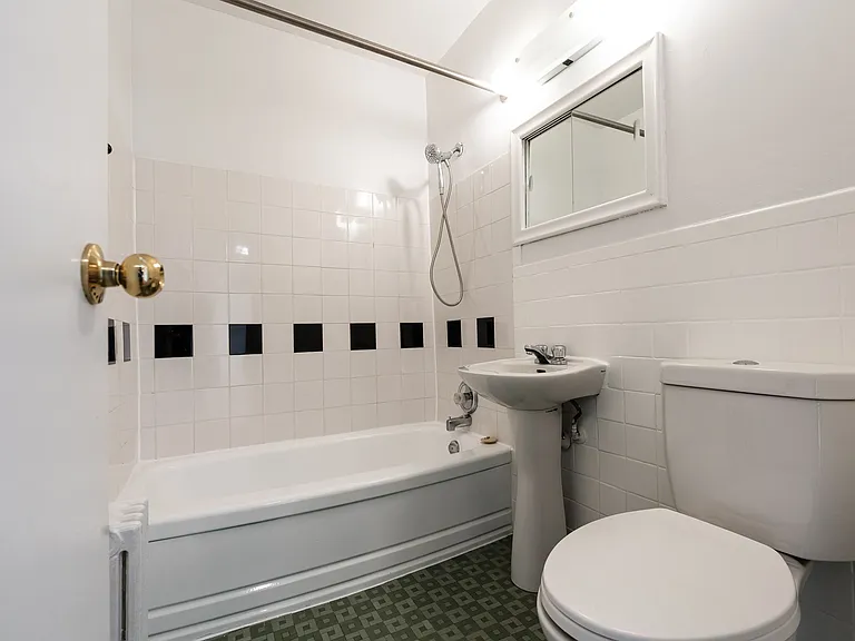 31 Paxtonia Blvd #50125B-302 — Photo 12