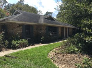 8064 Hermitage Dr, Denham Springs, LA 70726