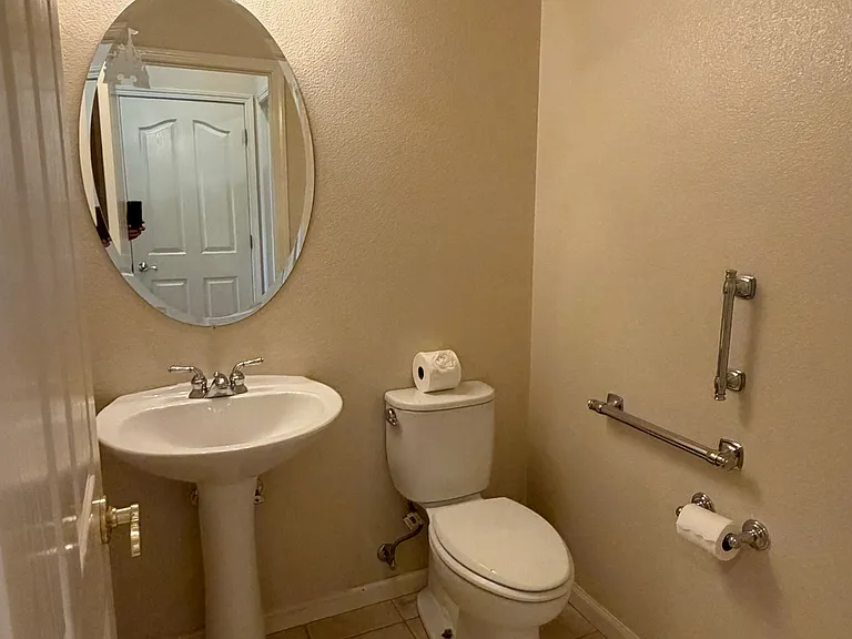 729 Richardson Dr — Photo 22