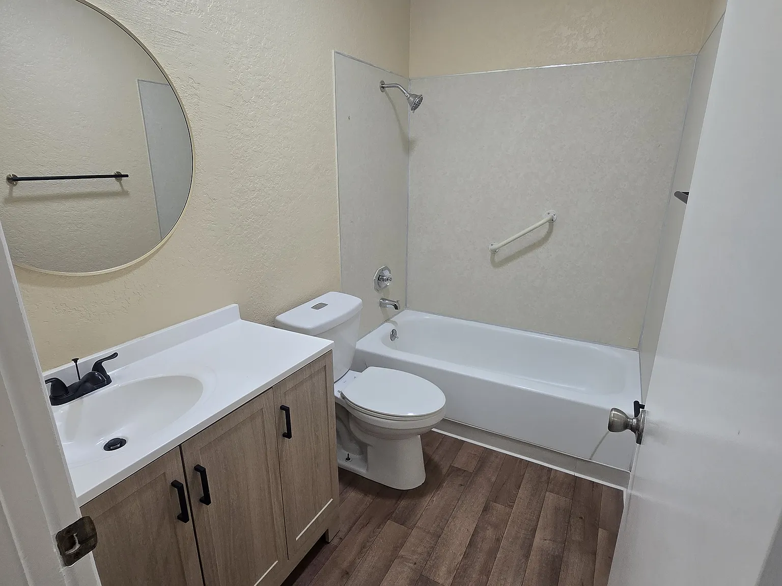 The Peppertree Apartments — Photo 2