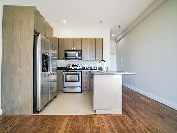 5th image of 10 Blackwood St #408