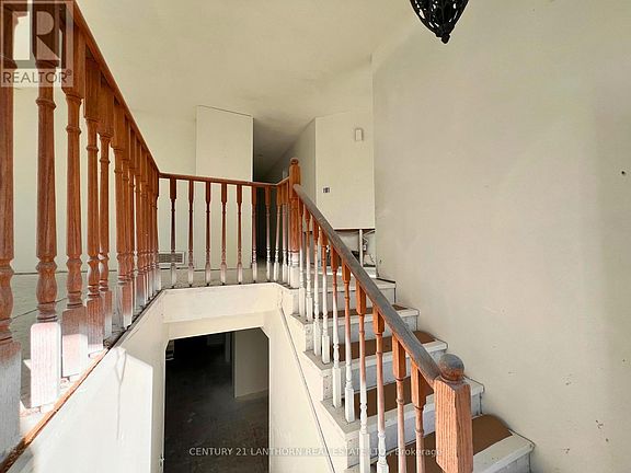 4th image of 136 N Murray St