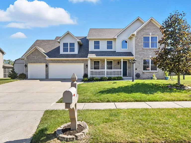 7975 Meadow Bend Cir — Photo 2